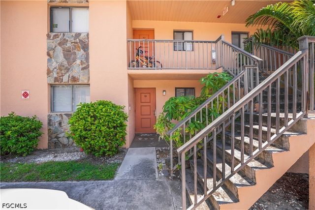 2700 Park Windsor DR 713, Fort Myers, FL 33901