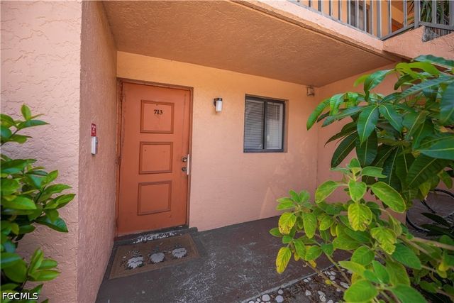2700 Park Windsor DR 713, Fort Myers, FL 33901
