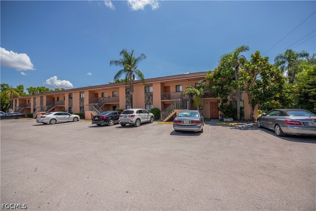 2700 Park Windsor DR 713, Fort Myers, FL 33901