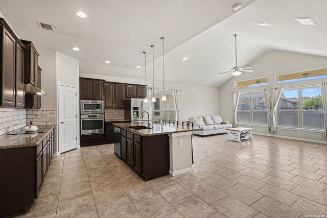 3542 Hurricane Trl, New Braunfels, TX 78130