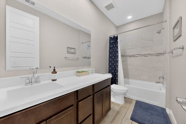2199 Beckham Drive NE, Rio Rancho, NM 87144