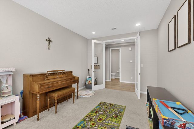 2199 Beckham Drive NE, Rio Rancho, NM 87144