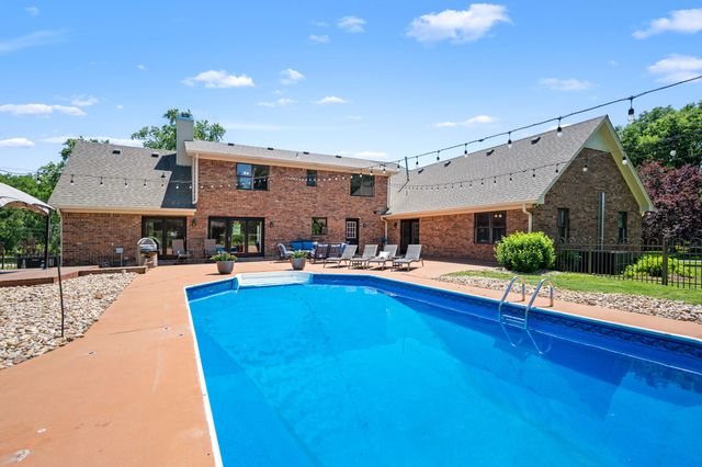 131 Arrowhead Dr, Hendersonville, TN 37075