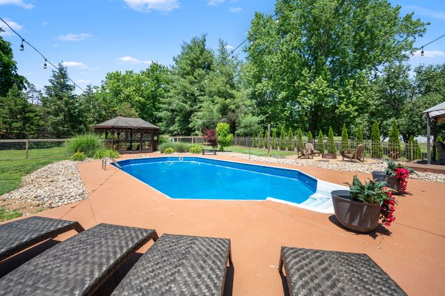 131 Arrowhead Dr, Hendersonville, TN 37075