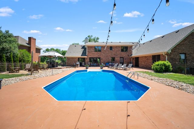 131 Arrowhead Dr, Hendersonville, TN 37075