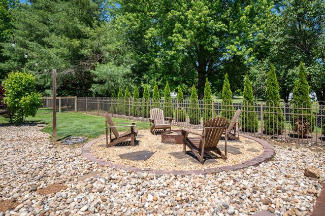 131 Arrowhead Dr, Hendersonville, TN 37075