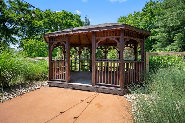 131 Arrowhead Dr, Hendersonville, TN 37075