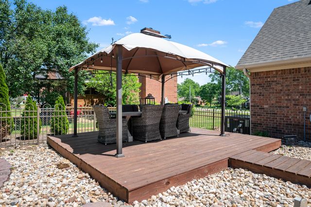 131 Arrowhead Dr, Hendersonville, TN 37075