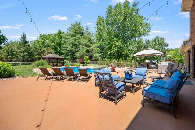 131 Arrowhead Dr, Hendersonville, TN 37075