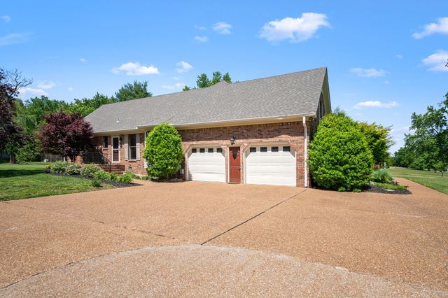 131 Arrowhead Dr, Hendersonville, TN 37075