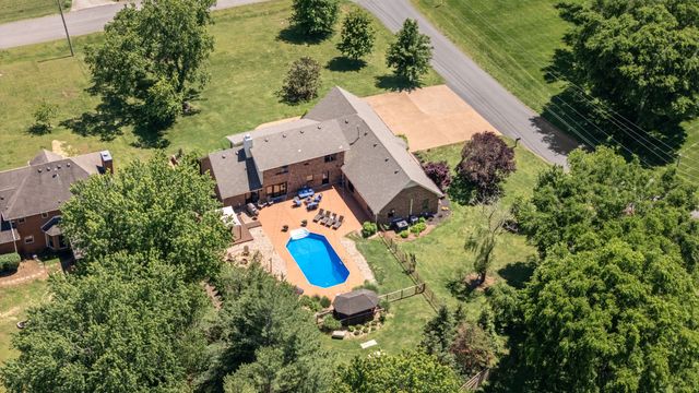131 Arrowhead Dr, Hendersonville, TN 37075