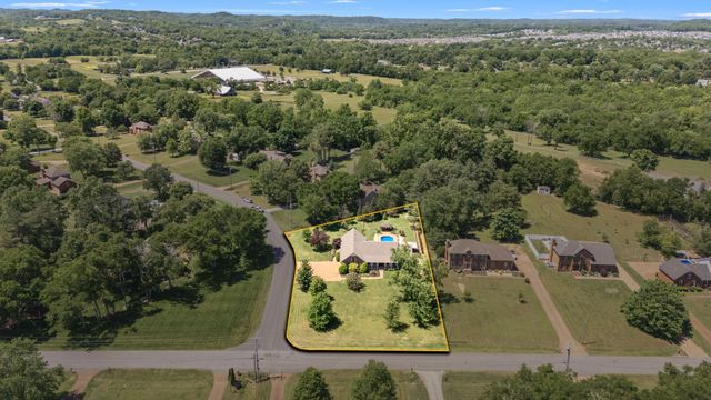131 Arrowhead Dr, Hendersonville, TN 37075