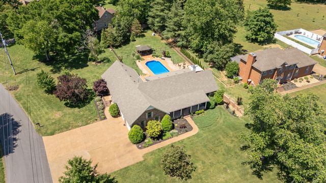 131 Arrowhead Dr, Hendersonville, TN 37075