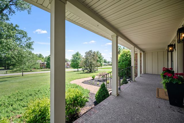 131 Arrowhead Dr, Hendersonville, TN 37075