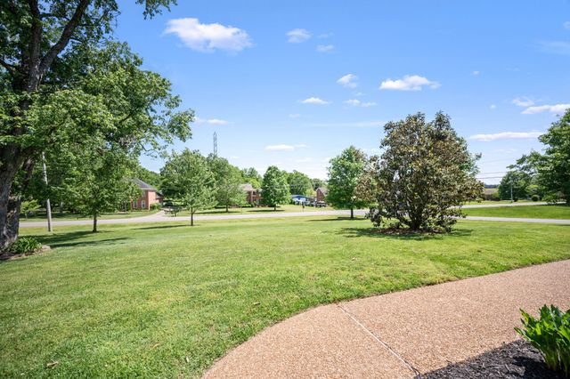 131 Arrowhead Dr, Hendersonville, TN 37075