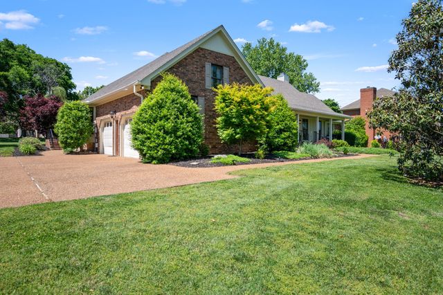 131 Arrowhead Dr, Hendersonville, TN 37075