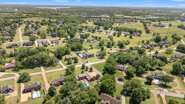 131 Arrowhead Dr, Hendersonville, TN 37075