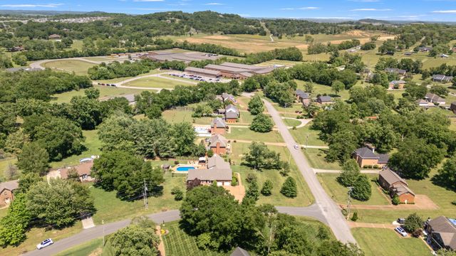 131 Arrowhead Dr, Hendersonville, TN 37075