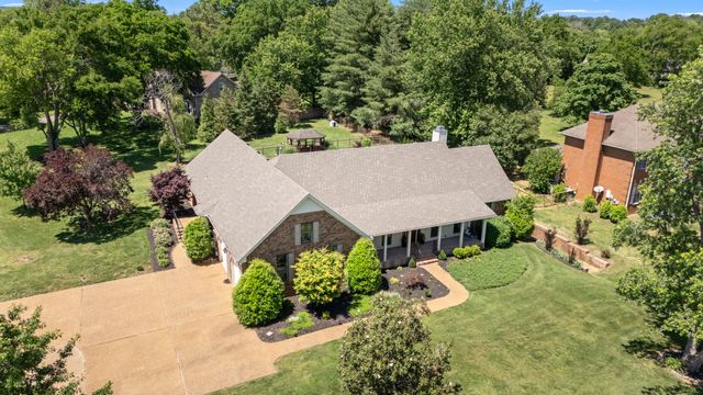 131 Arrowhead Dr, Hendersonville, TN 37075