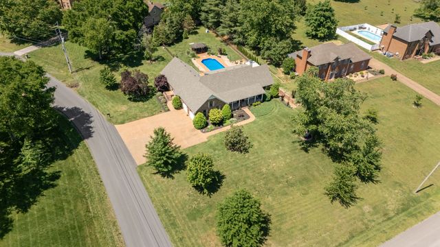 131 Arrowhead Dr, Hendersonville, TN 37075