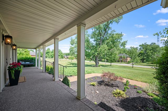 131 Arrowhead Dr, Hendersonville, TN 37075