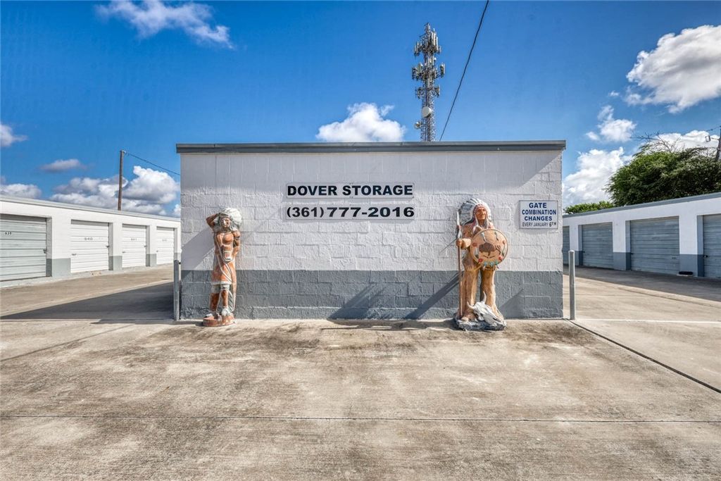 215 5th St, Portland, TX 78374 — exterior