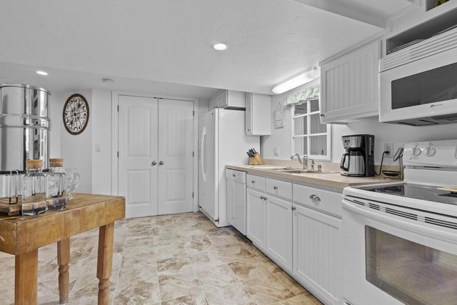 3283 NICOLET DRIVE, Green Bay, WI 54311