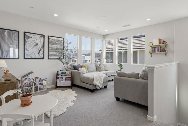 8959 Hightail Drive, Santee, CA 92071