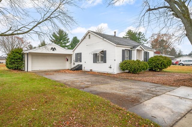 1101 Chestnut Street, Cadillac, MI 49601