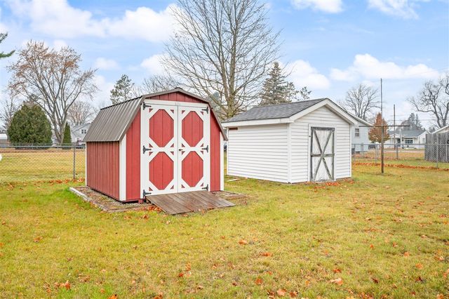 1101 Chestnut Street, Cadillac, MI 49601