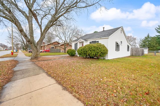 1101 Chestnut Street, Cadillac, MI 49601