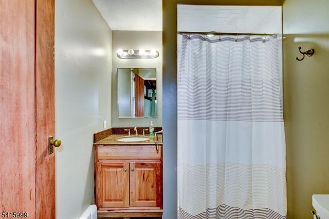 95 Dreahook Rd, Readington Twp., NJ 08833