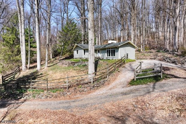 95 Dreahook Rd, Readington Twp., NJ 08833