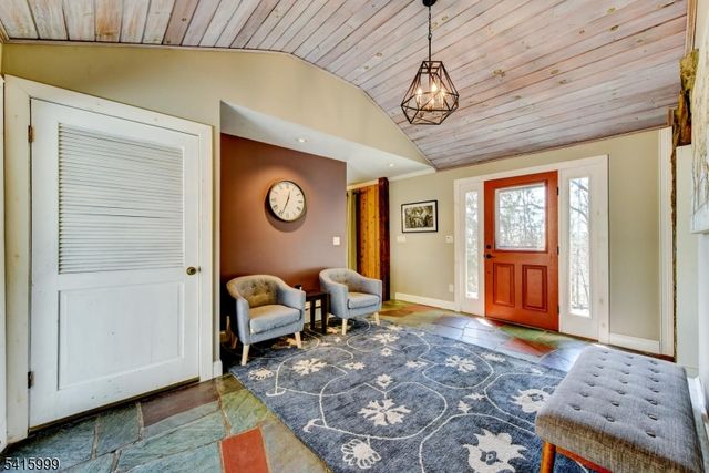 95 Dreahook Rd, Readington Twp., NJ 08833