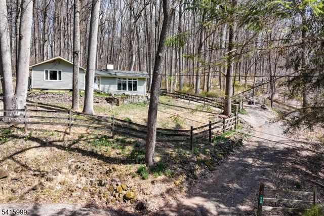 95 Dreahook Rd, Readington Twp., NJ 08833