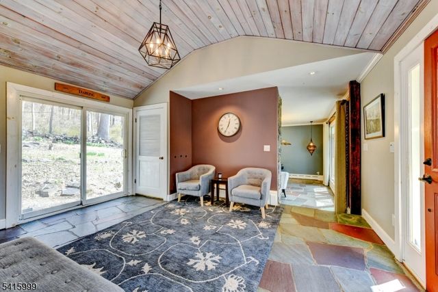 95 Dreahook Rd, Readington Twp., NJ 08833