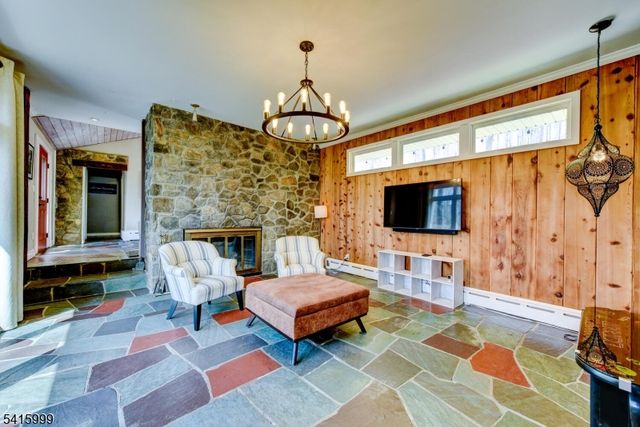 95 Dreahook Rd, Readington Twp., NJ 08833