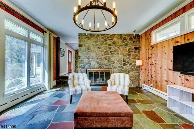 95 Dreahook Rd, Readington Twp., NJ 08833