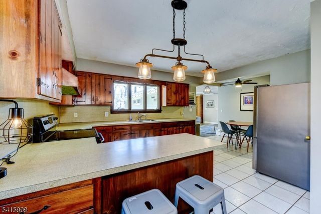 95 Dreahook Rd, Readington Twp., NJ 08833