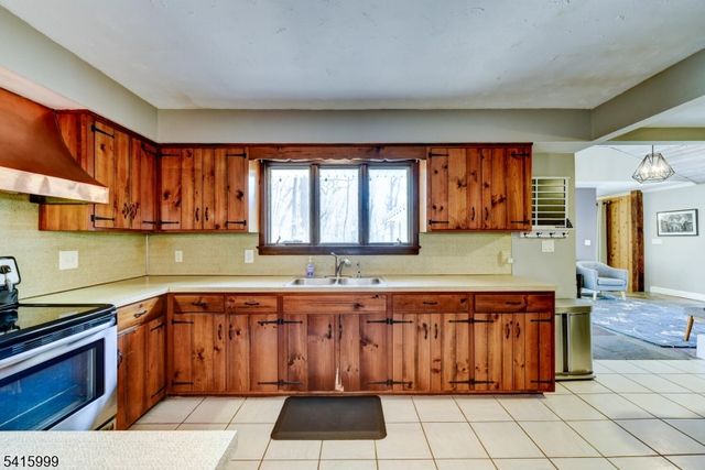 95 Dreahook Rd, Readington Twp., NJ 08833