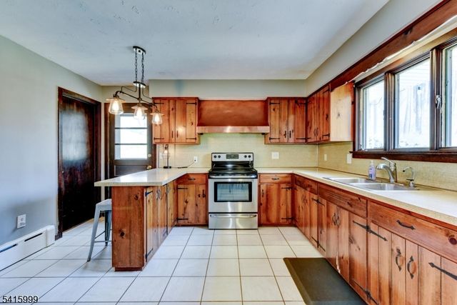 95 Dreahook Rd, Readington Twp., NJ 08833