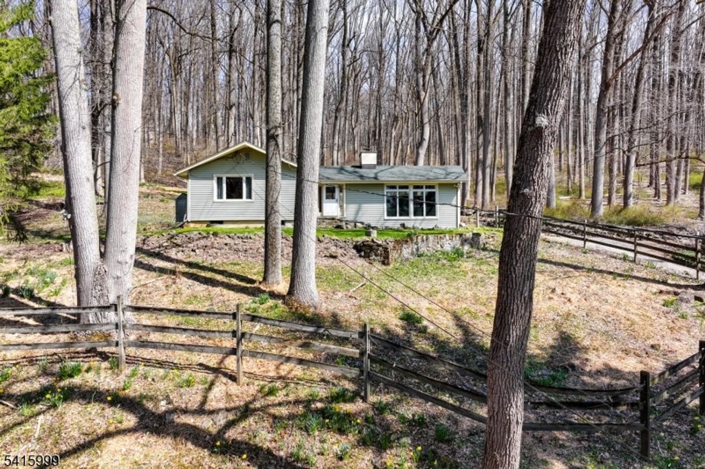 95 Dreahook Rd, Readington Twp., NJ 08833