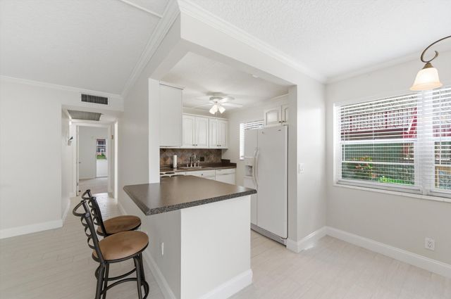 165 Dorchester H, West Palm Beach, FL 33417