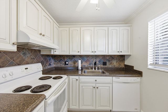 165 Dorchester H, West Palm Beach, FL 33417