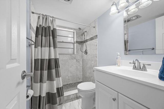 165 Dorchester H, West Palm Beach, FL 33417