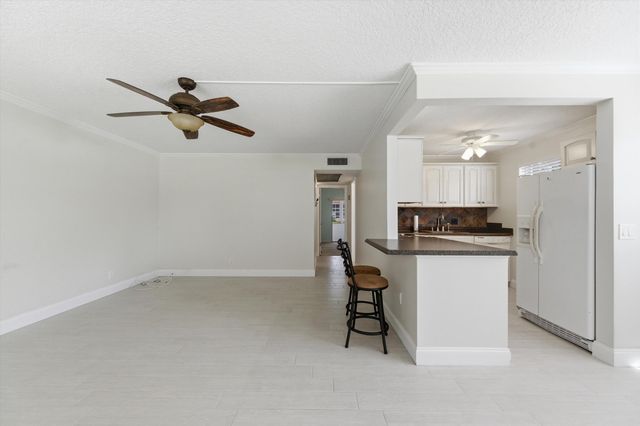 165 Dorchester H, West Palm Beach, FL 33417