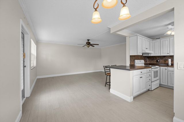 165 Dorchester H, West Palm Beach, FL 33417