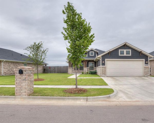 1237 SW 162nd Street, Moore, OK 73170