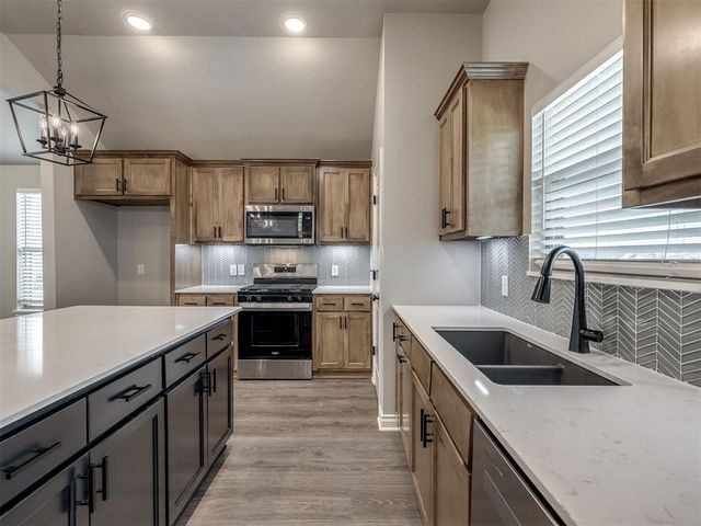 1237 SW 162nd Street, Moore, OK 73170