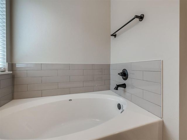 1237 SW 162nd Street, Moore, OK 73170